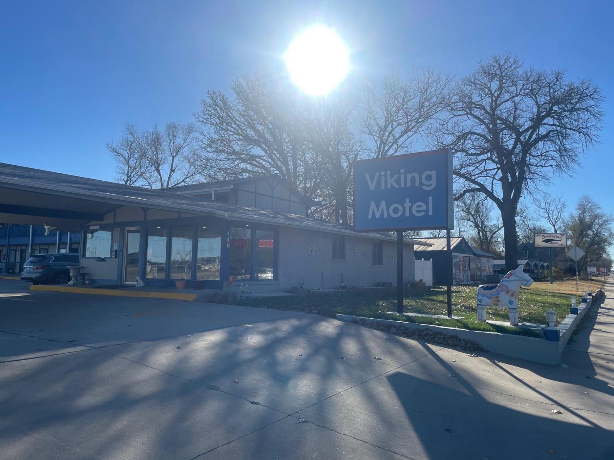 Viking Motel Lindsborg Экстерьер фото