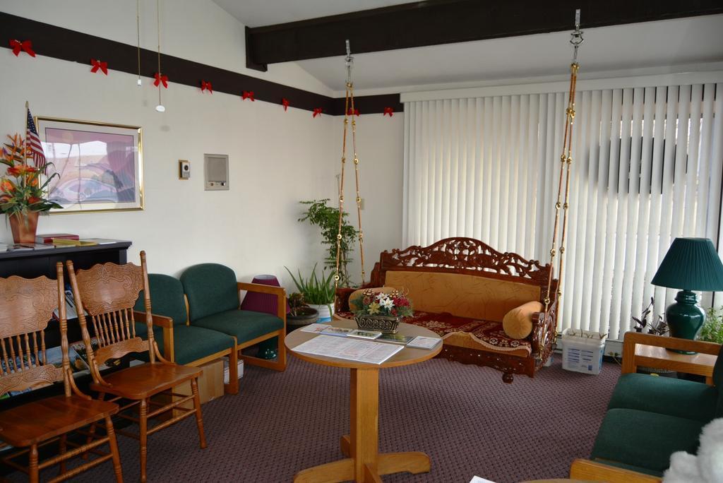 Viking Motel Lindsborg Экстерьер фото