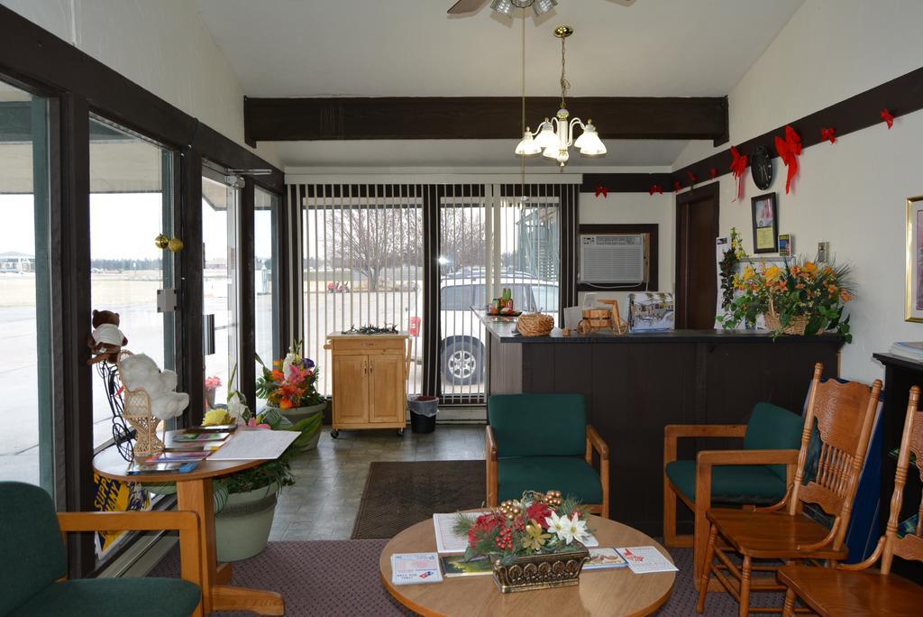 Viking Motel Lindsborg Экстерьер фото