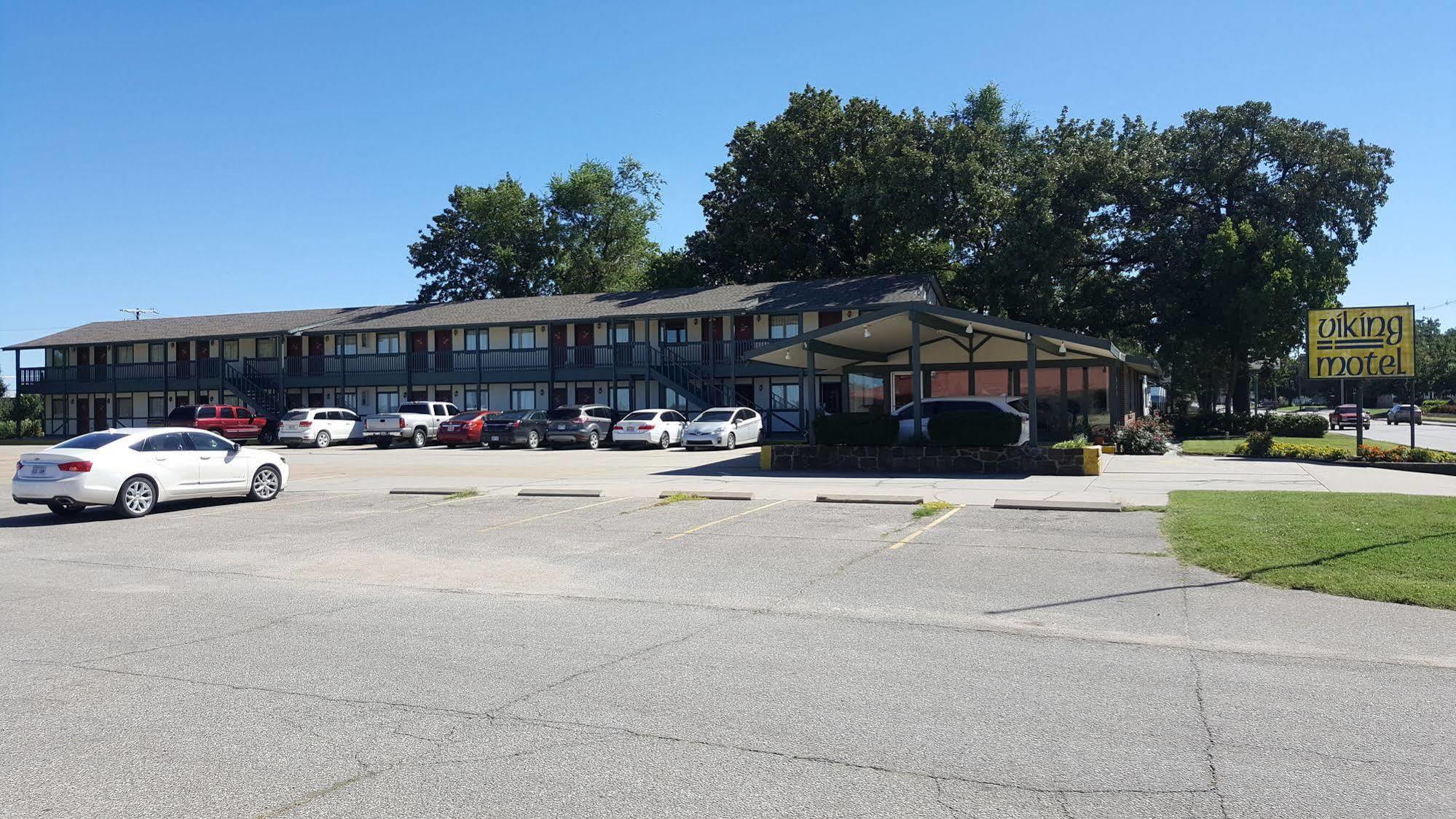 Viking Motel Lindsborg Экстерьер фото