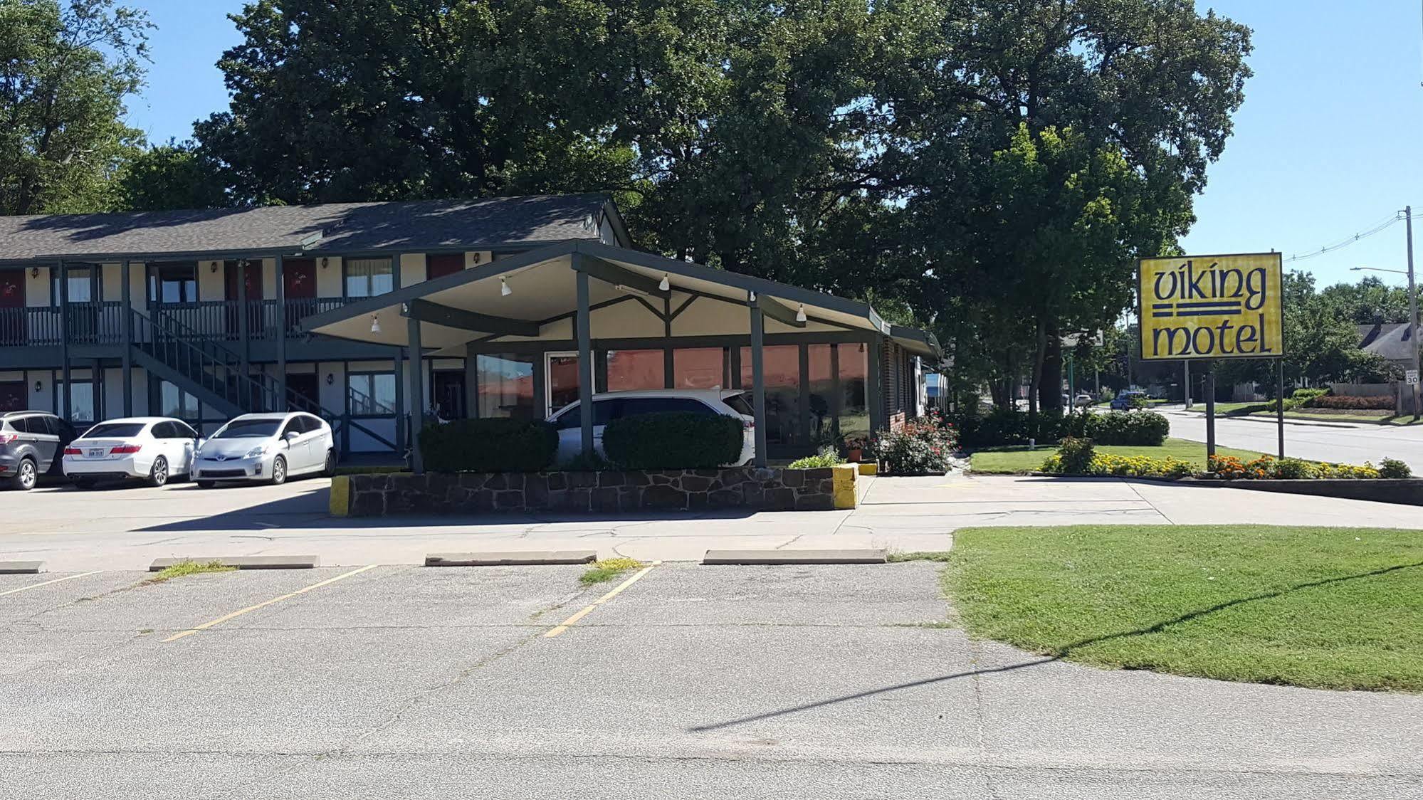 Viking Motel Lindsborg Экстерьер фото