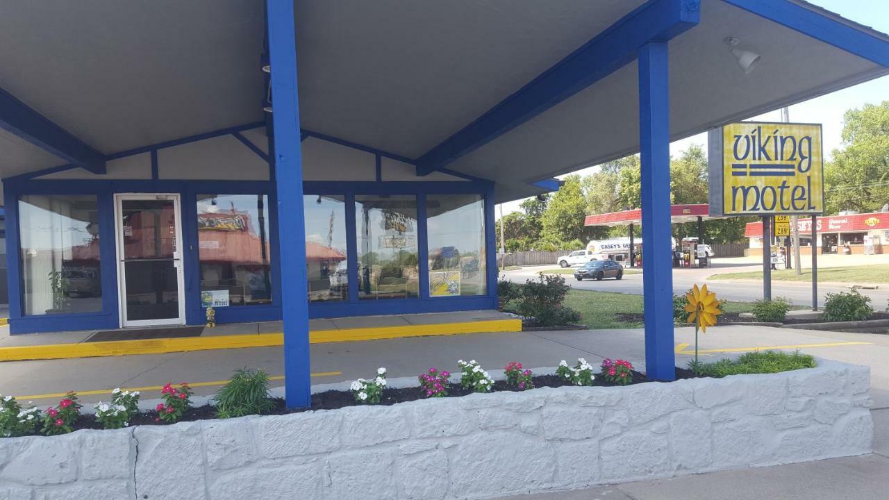 Viking Motel Lindsborg Экстерьер фото