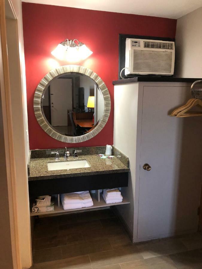 Viking Motel Lindsborg Экстерьер фото
