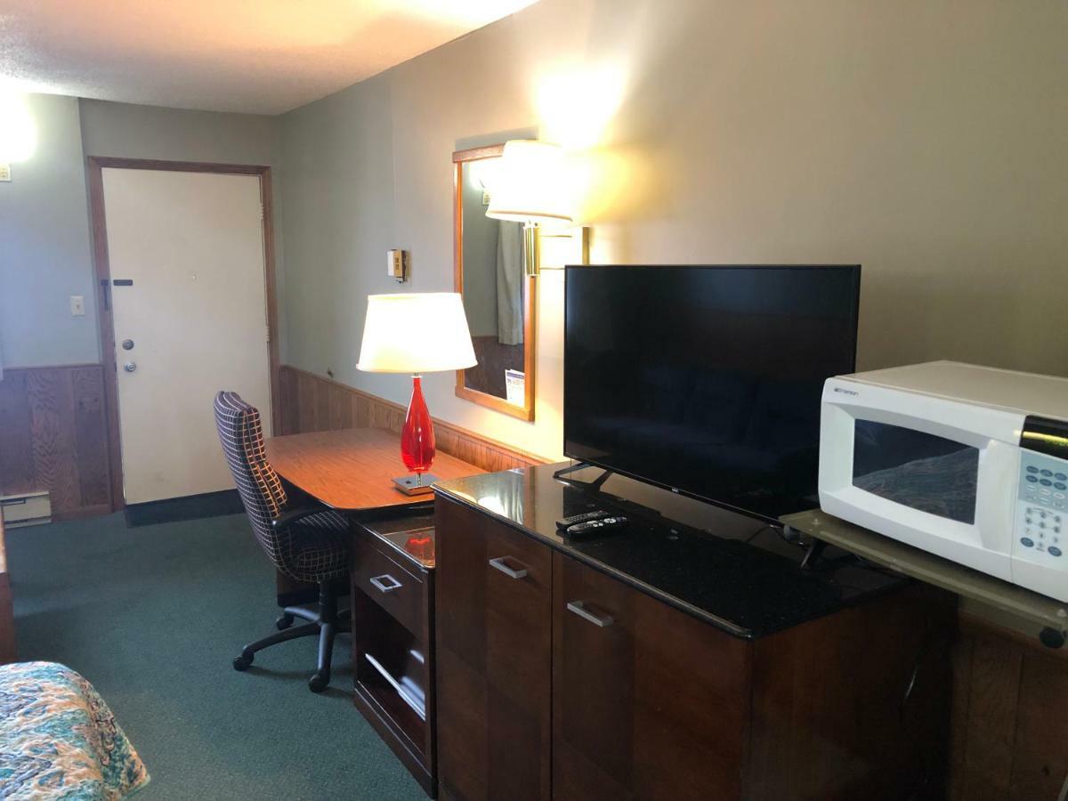 Viking Motel Lindsborg Экстерьер фото