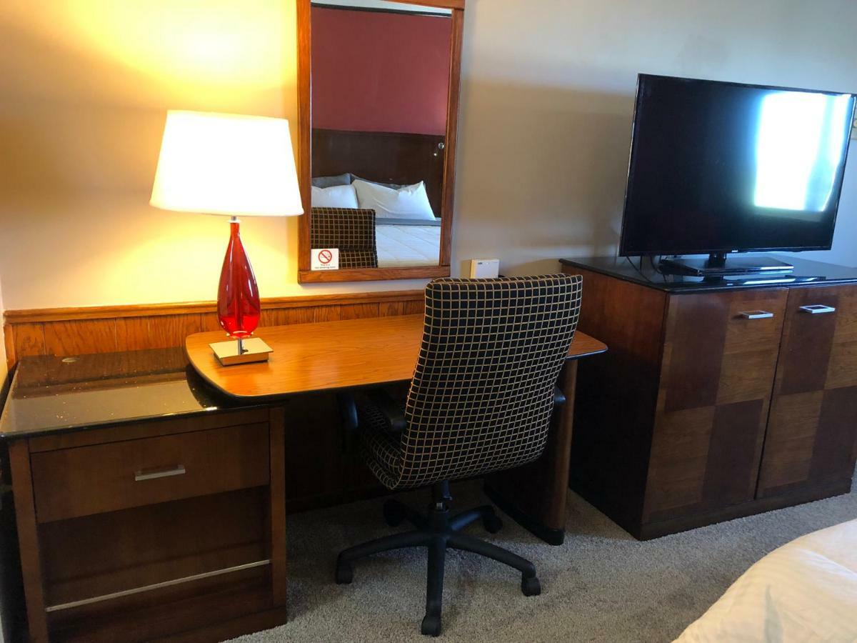 Viking Motel Lindsborg Экстерьер фото