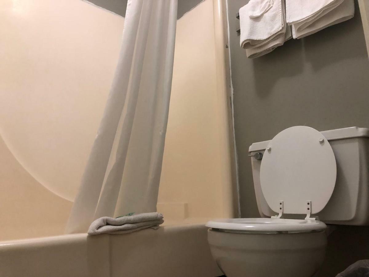 Viking Motel Lindsborg Экстерьер фото