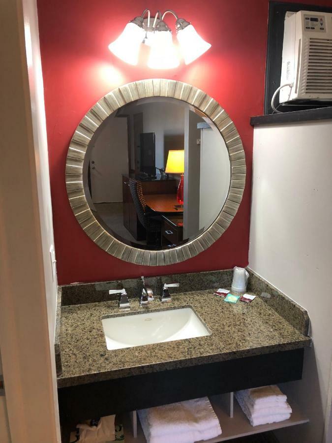 Viking Motel Lindsborg Экстерьер фото